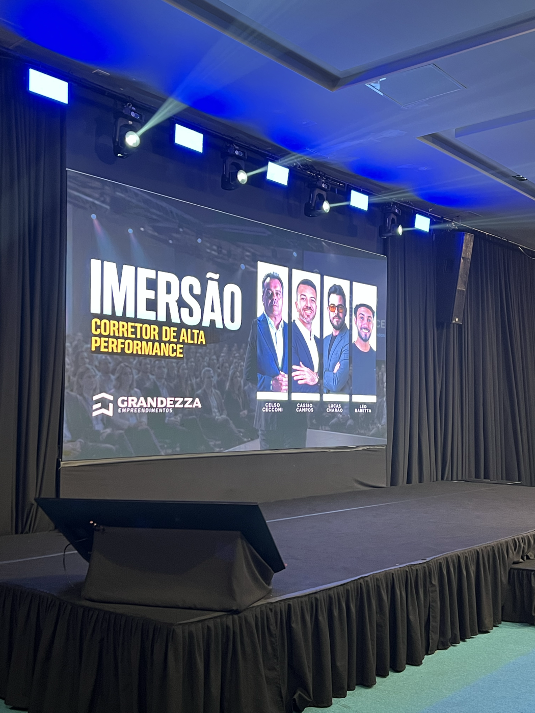 Registro de palestra e evento de IA com Lucas Charão